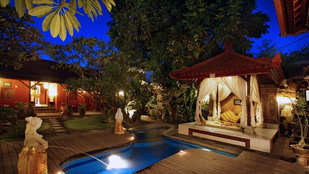 Outdoor pool - Anika Guest House (Tuban)