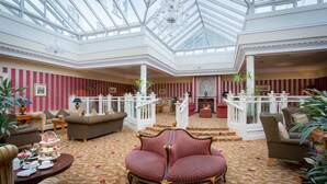 Lobby sitting area - Slieve Russell Hotel Golf & Country Club (Ballyconnell)