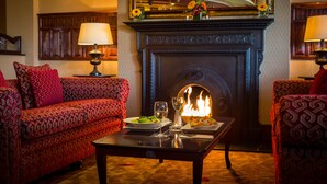 Concierge desk - Slieve Russell Hotel Golf & Country Club (Ballyconnell)