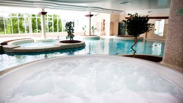 Indoor spa tub