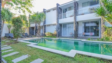 Kolam renang outdoor