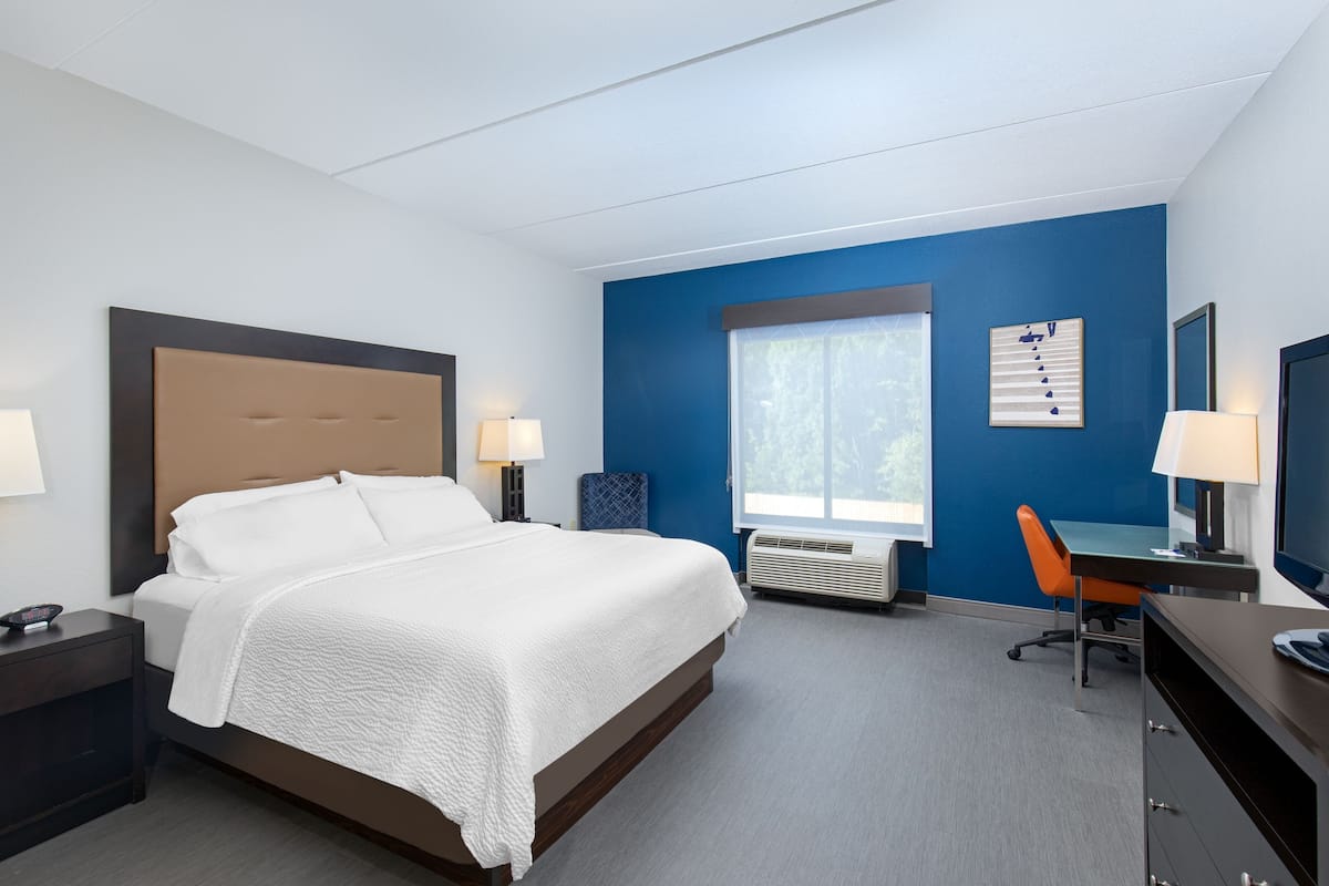 Suite, 1 Tempat Tidur King, akses difabel (Mobility, Accessible Tub) | Brankas, meja kerja, setrika/meja setrika, dan Wi-Fi gratis