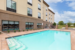 Seasonal outdoor pool, sun loungers