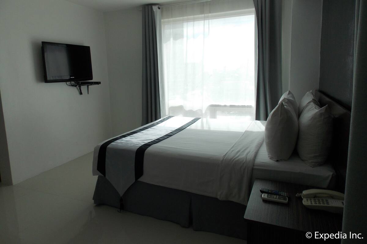 Quarto luxo | Roupas de cama premium, camas com colchões pillow-top, frigobar