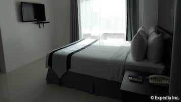 Deluxe Room | Premium bedding, pillowtop beds, minibar, desk