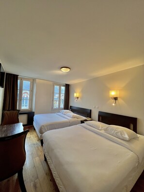 Individually furnished, soundproofing, iron/ironing board, free WiFi - Hotel Belle Fontainebleau (Fontainebleau)