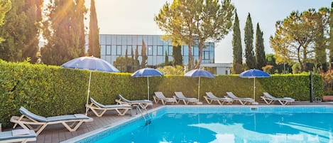 Seasonal outdoor pool, open 9:00 AM to 7:00 PM, pool umbrellas