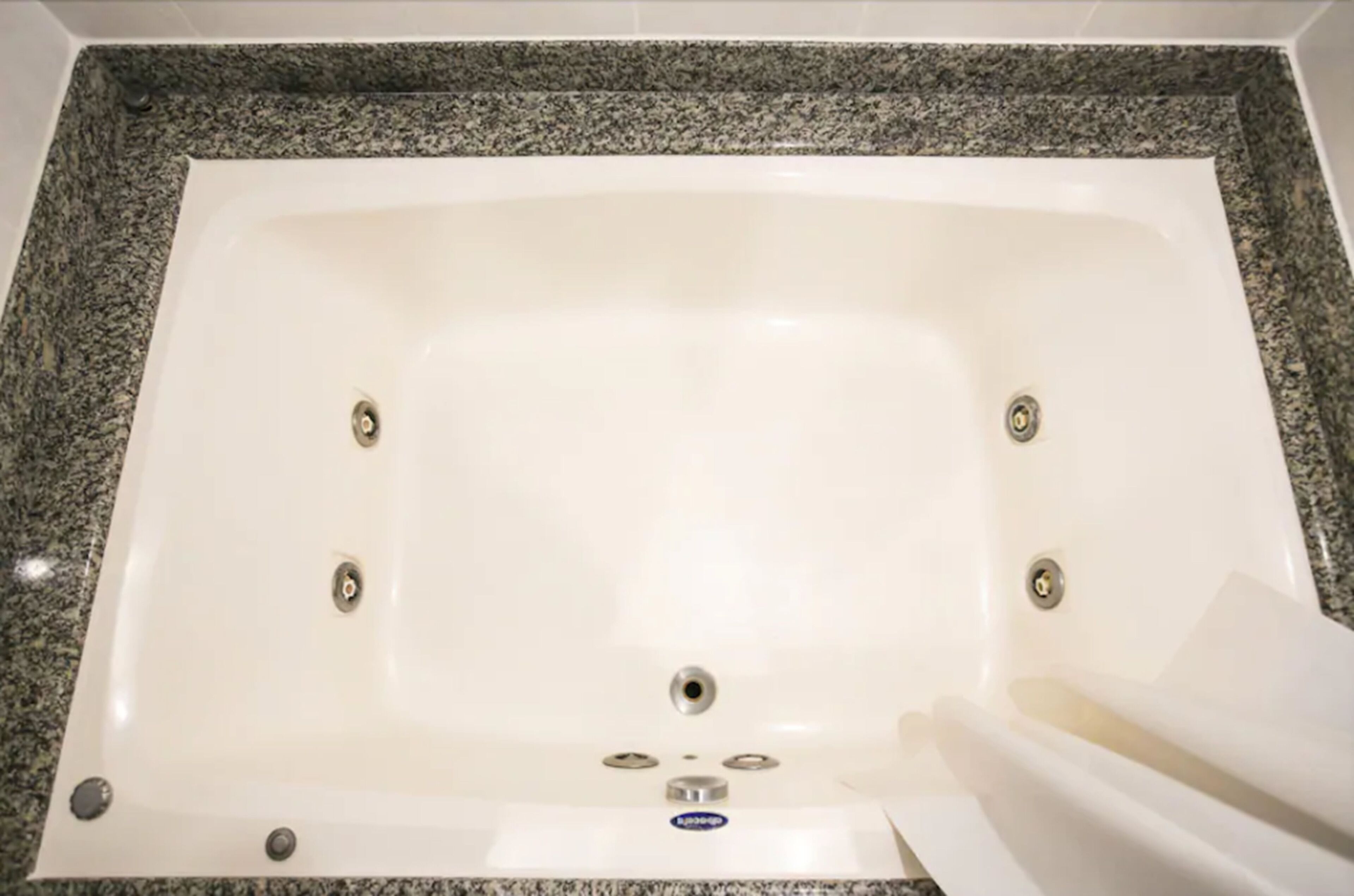 luxury double room | deep-soaking bathtub