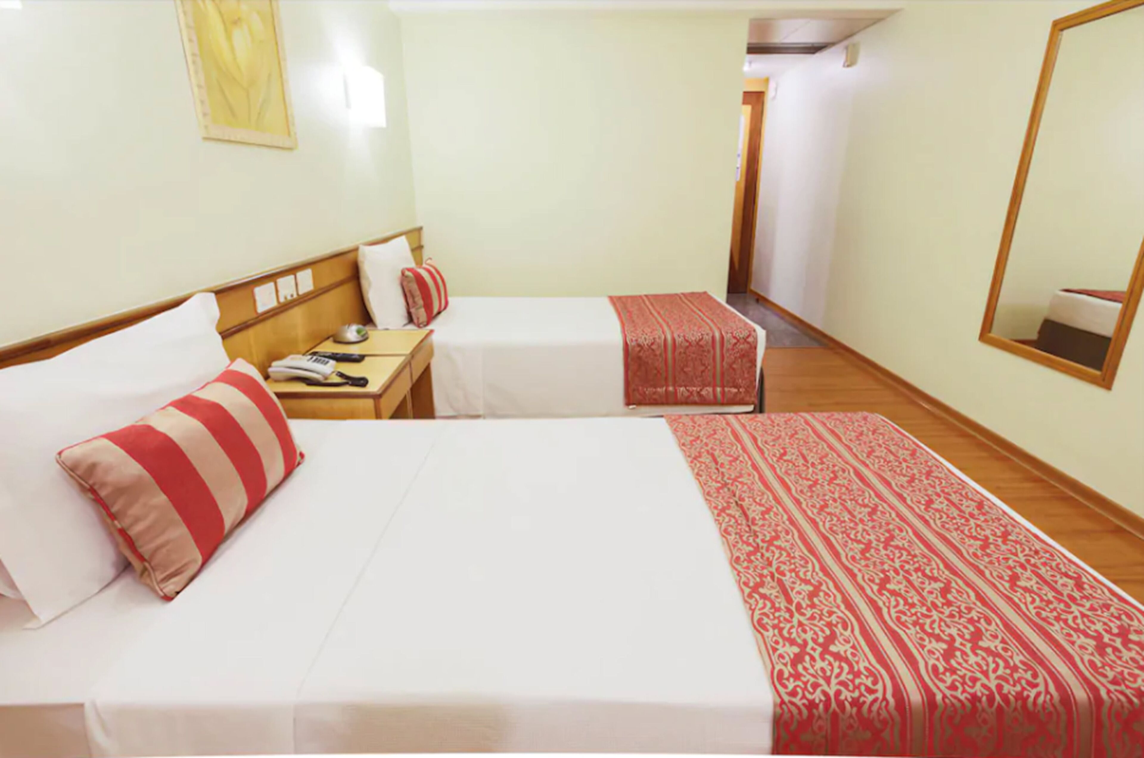 standard room, 2 single beds | minibar, in-room safe, blackout curtains, soundproofing
