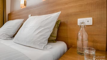 Familieværelse | Pengeskab på værelset, skrivebord, arbejdsområde til bærbare computere