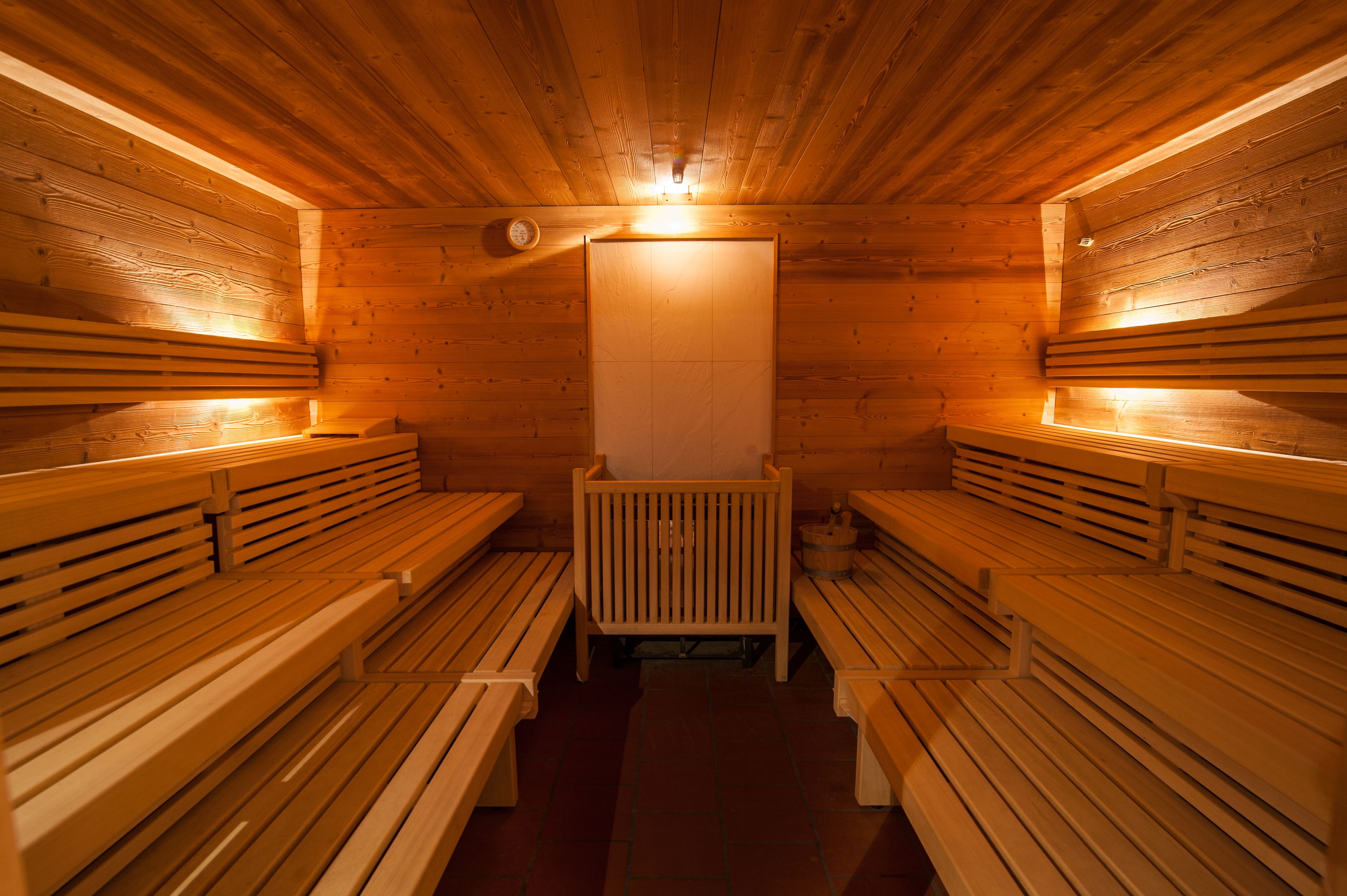 sauna, hot tub
