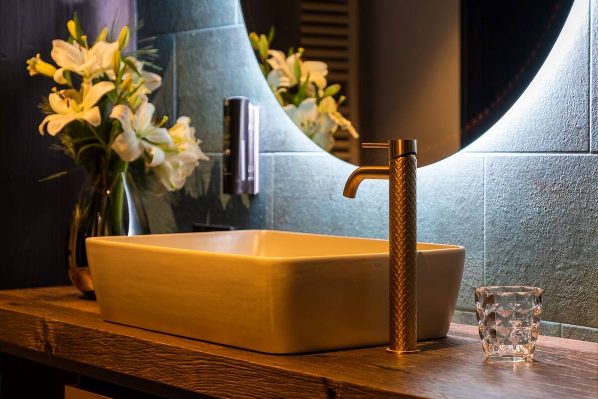 superior double room | bathroom | shower, rainfall showerhead, free toiletries, hair dryer