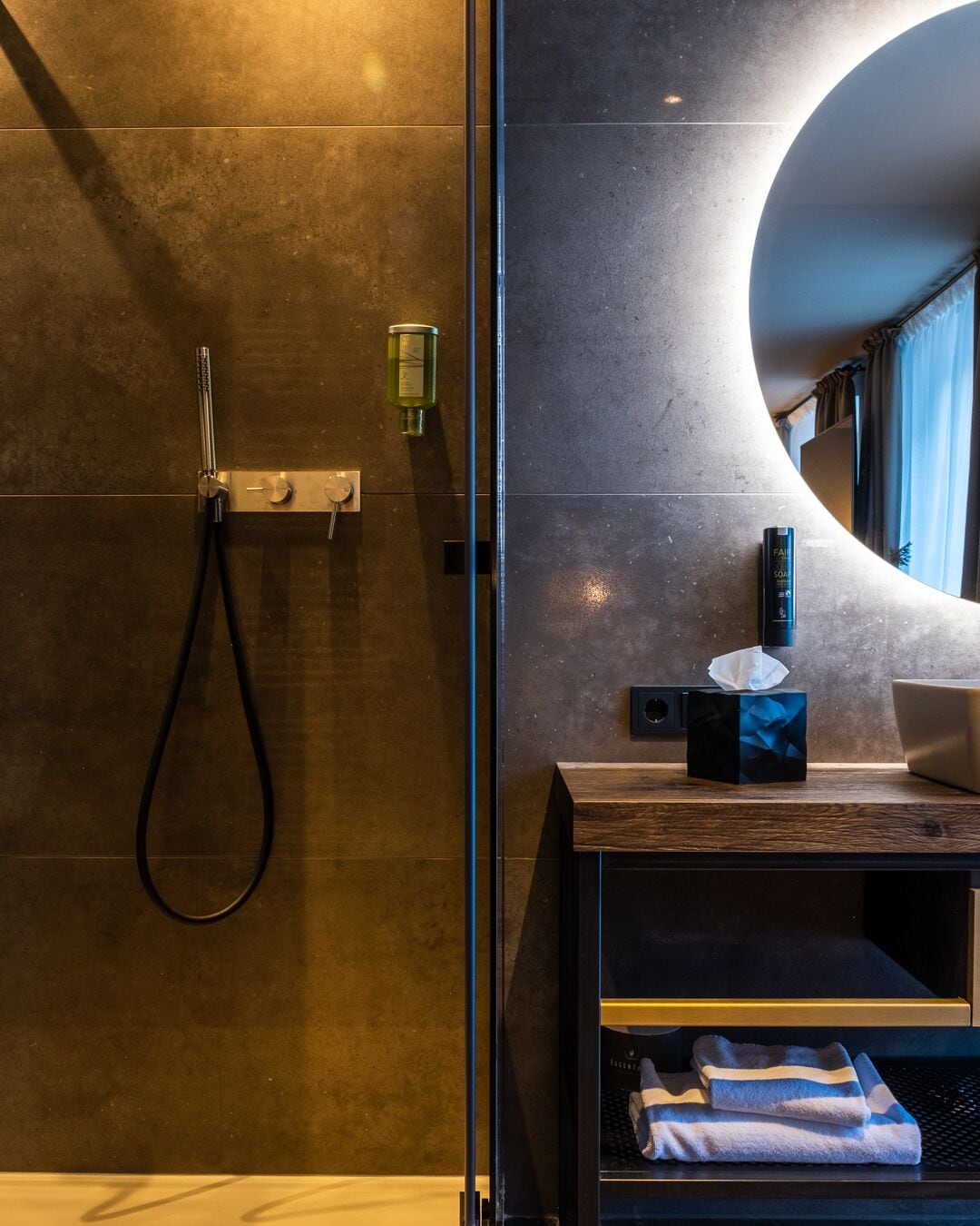 deluxe room | bathroom | shower, rainfall showerhead, free toiletries, hair dryer