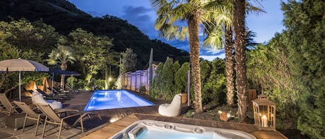 Indoor/outdoor pool
