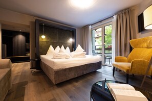 Deluxe Room | Down comforters, pillowtop beds, in-room safe, blackout drapes - Hotel Eggentaler (Cornedo All'isarco)