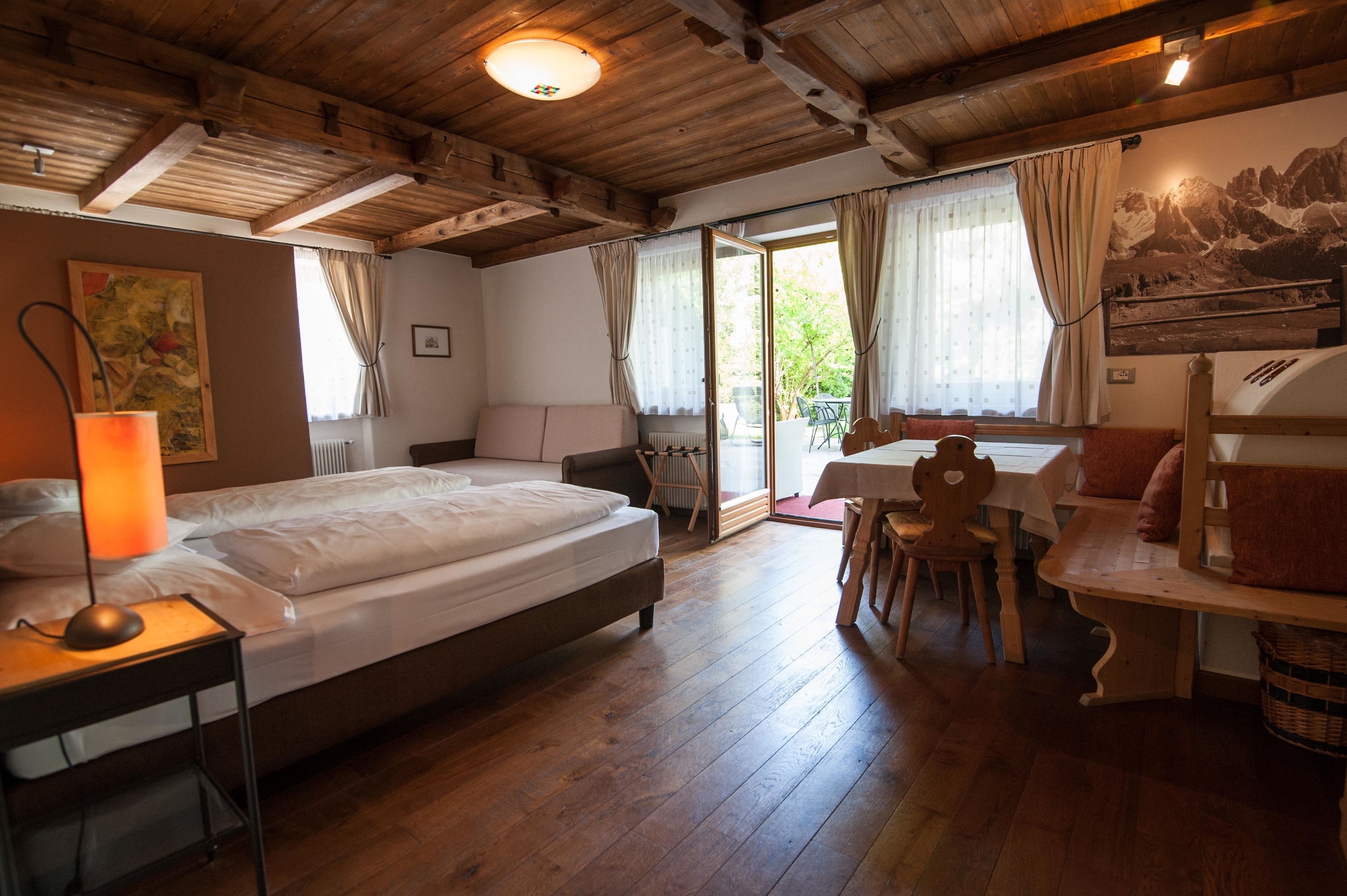 superior double room | 1 bedroom, down duvets, pillow-top beds, in-room safe