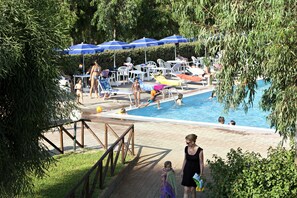 2 outdoor pools, pool umbrellas, pool loungers