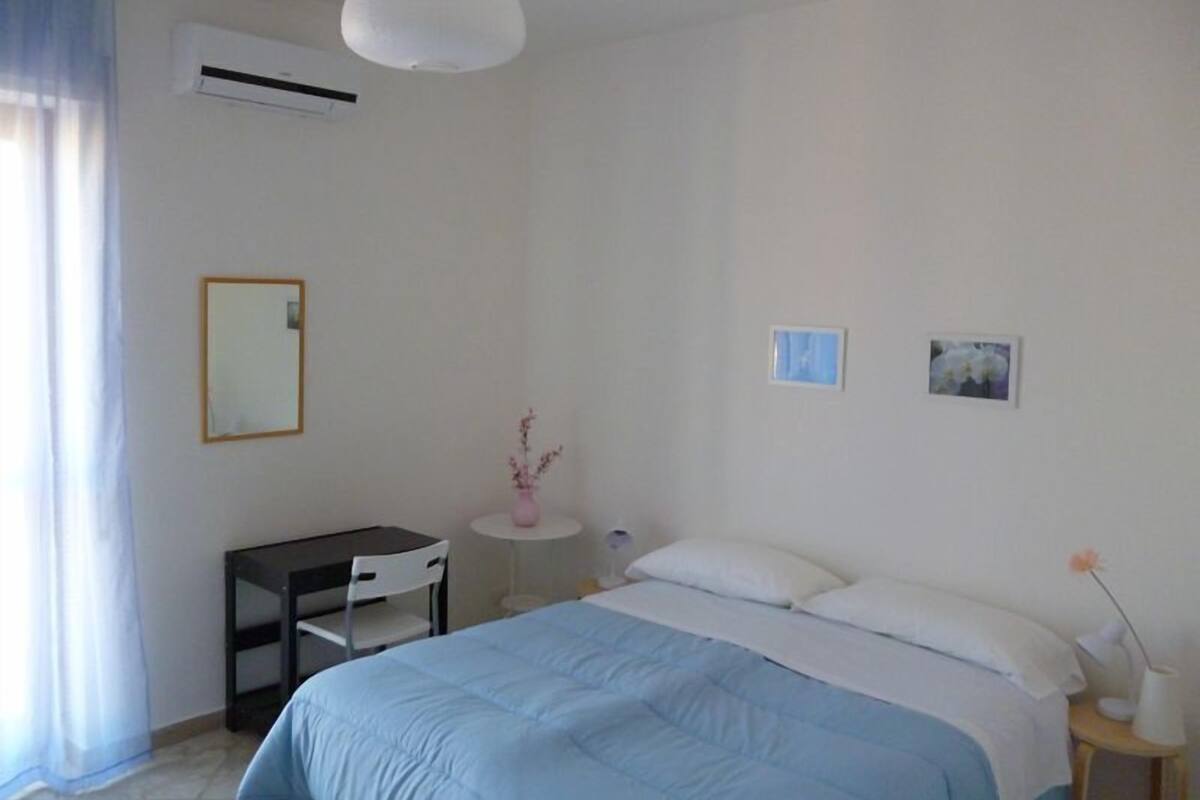 Select Comfort beds, rollaway beds, free WiFi