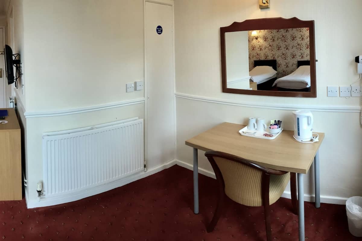 Standard Twin Room, 2 Single Beds | Individually decorated, individually furnished, desk, laptop workspace