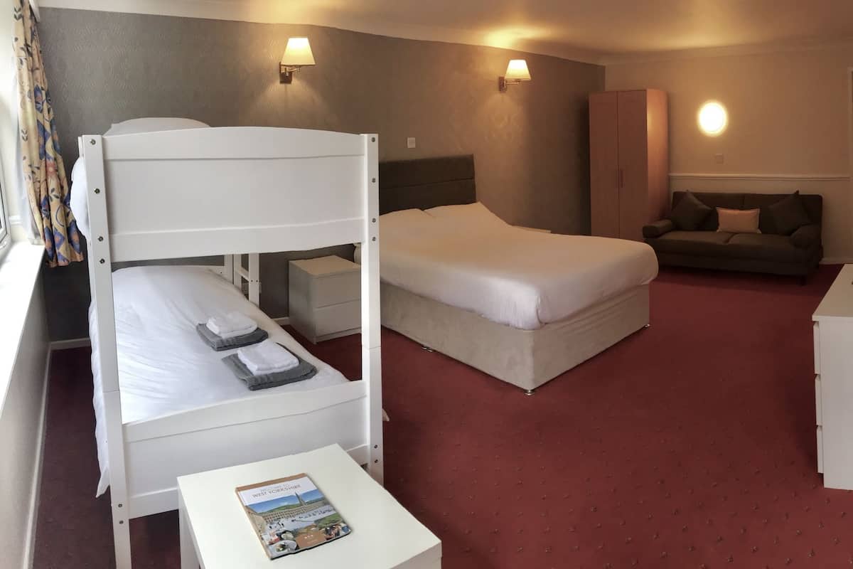 Family Room, 1 Double bed and 1 Bunk bed | Individually decorated, individually furnished, desk, laptop workspace