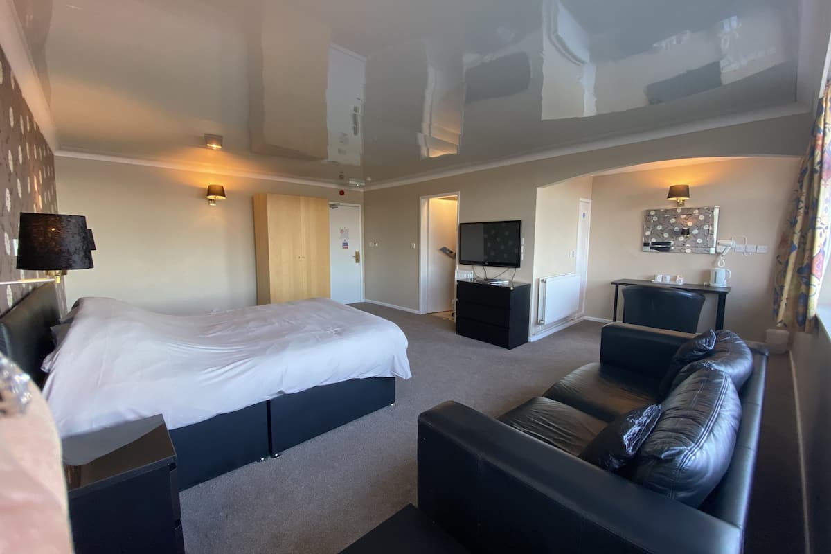 superior double room | private kitchen | coffee/tea maker, electric kettle, high chair