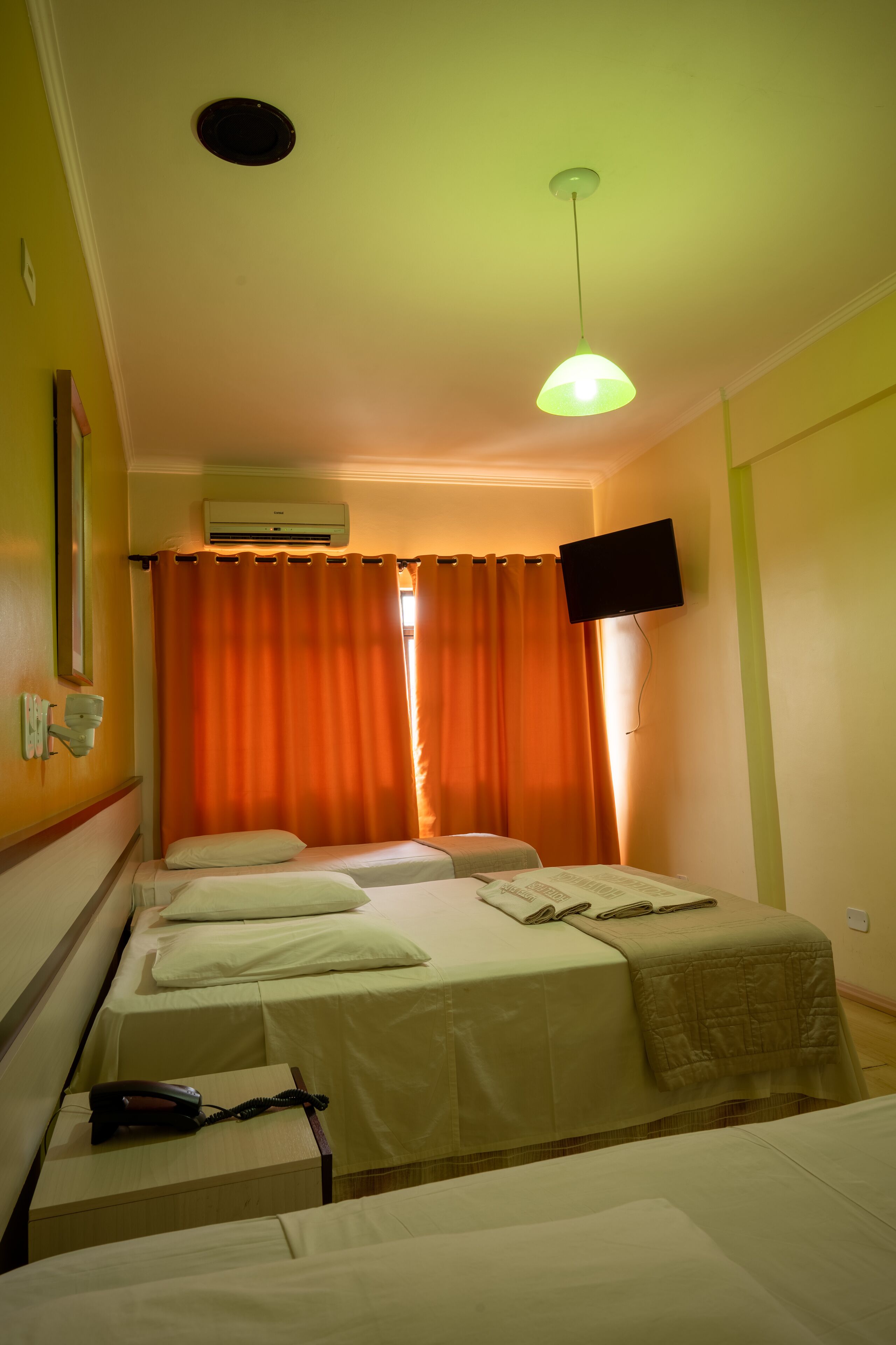 quarto quádruplo standard | 1 bedroom, minibar, in-room safe, desk