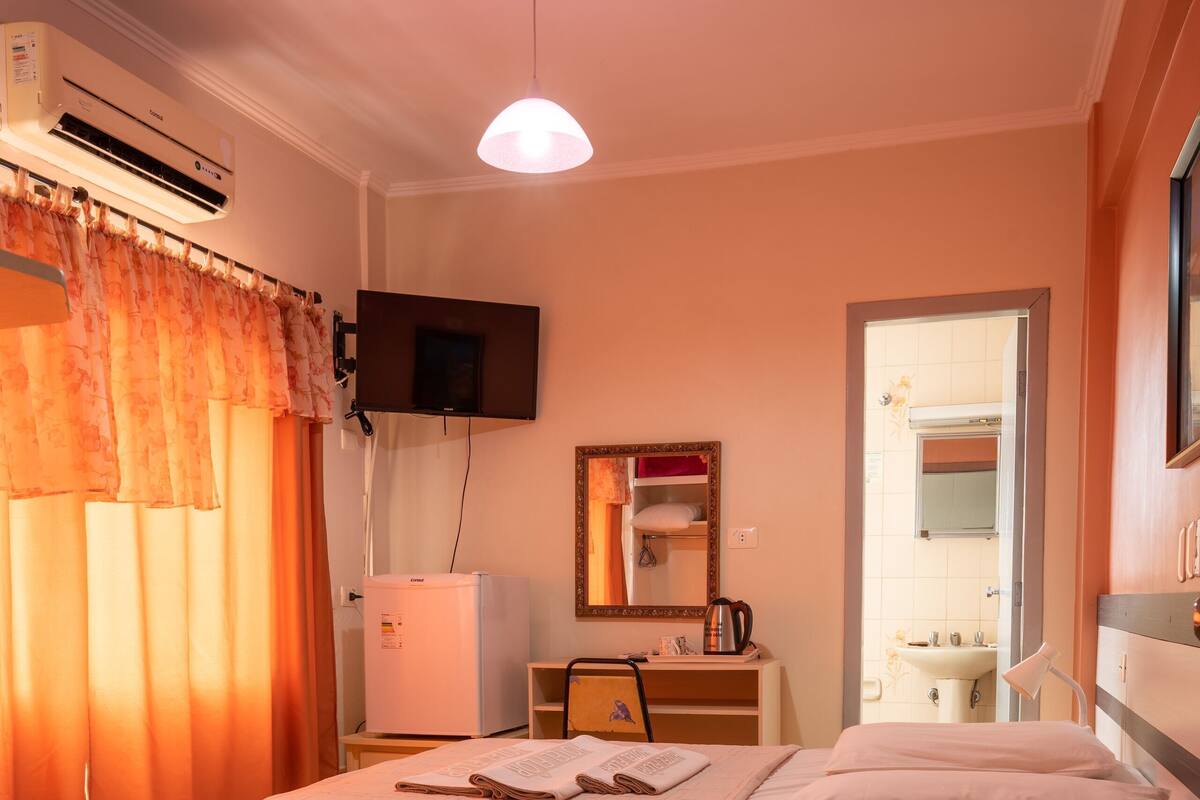 Minibar, in-room safe, desk, blackout drapes