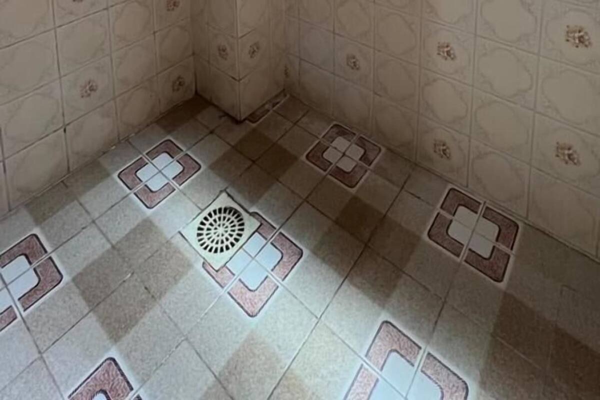 Bathroom | Shower, rainfall showerhead, free toiletries, hair dryer