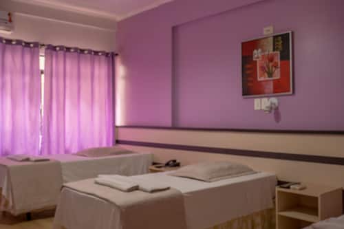 Quarto triplo standard | Frigobar, cofres nos quartos, escrivaninha, cortinas blackout