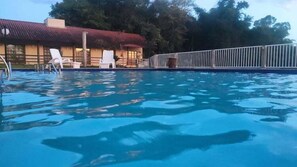 Kolam renang outdoor