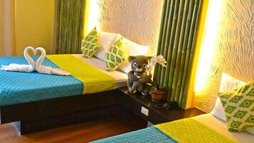 Phòng Deluxe, 2 giường đôi | Bàn, truy cập Internet không dây miễn phí, bộ trải giường