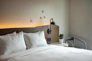 Minibar, in-room safe, laptop workspace, blackout drapes