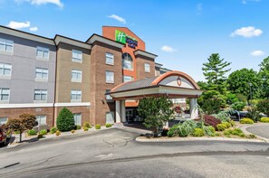 Exterior - Holiday Inn Express and Suites Wytheville by IHG (Wytheville)