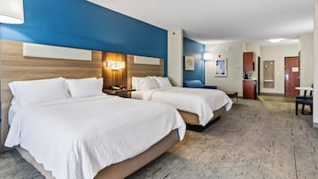 Peti besi dalam bilik, meja, seterika/papan seterika