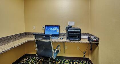 Holiday Inn Express and Suites Wytheville, an IHG Hotel