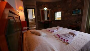 Huvila (Marmaris) | Minibaari, tallelokero huoneessa, äänieristys, silitysrauta/-lauta