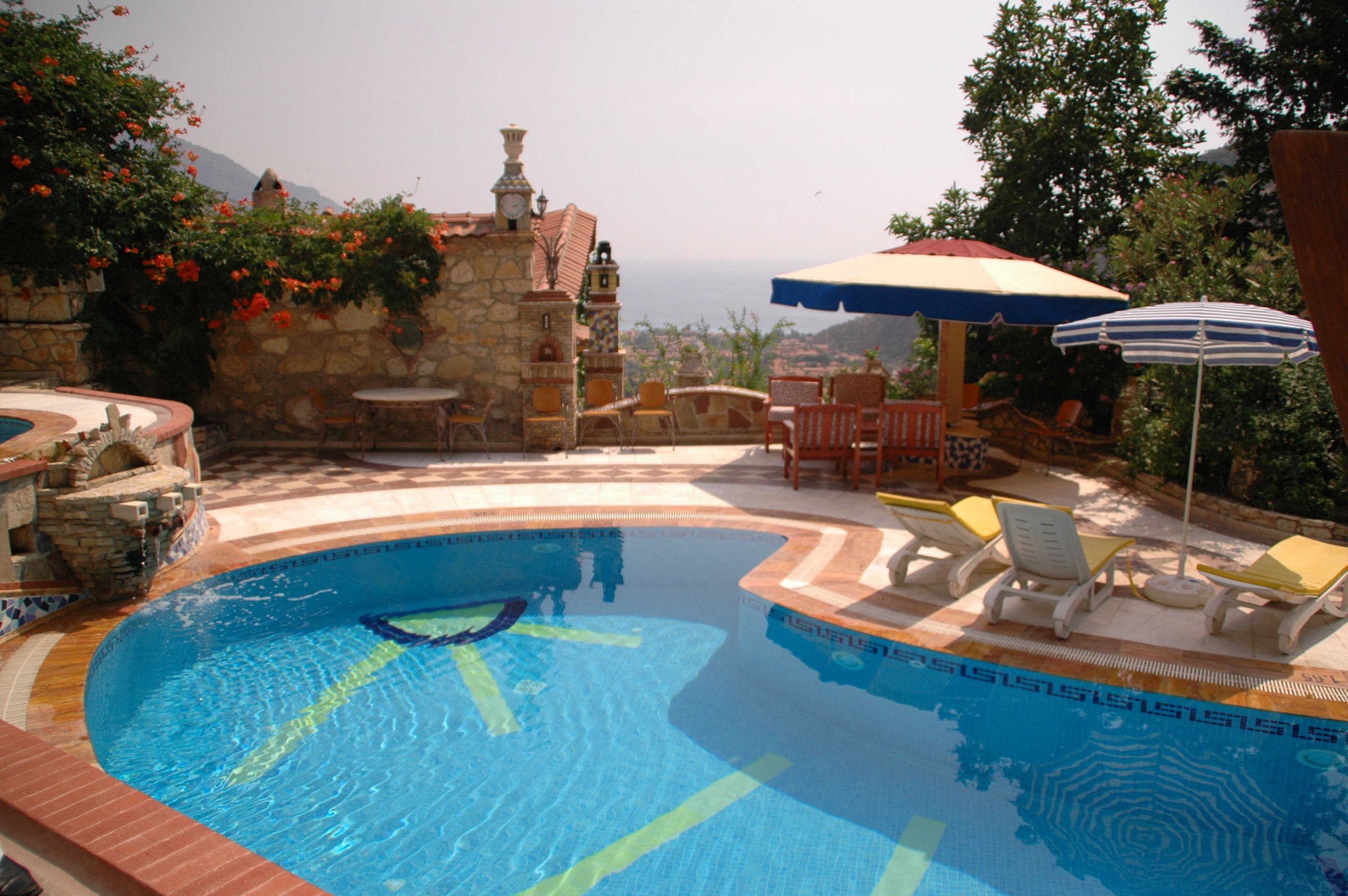 حمّام سباحة خارجي، مقاعد للتشمس