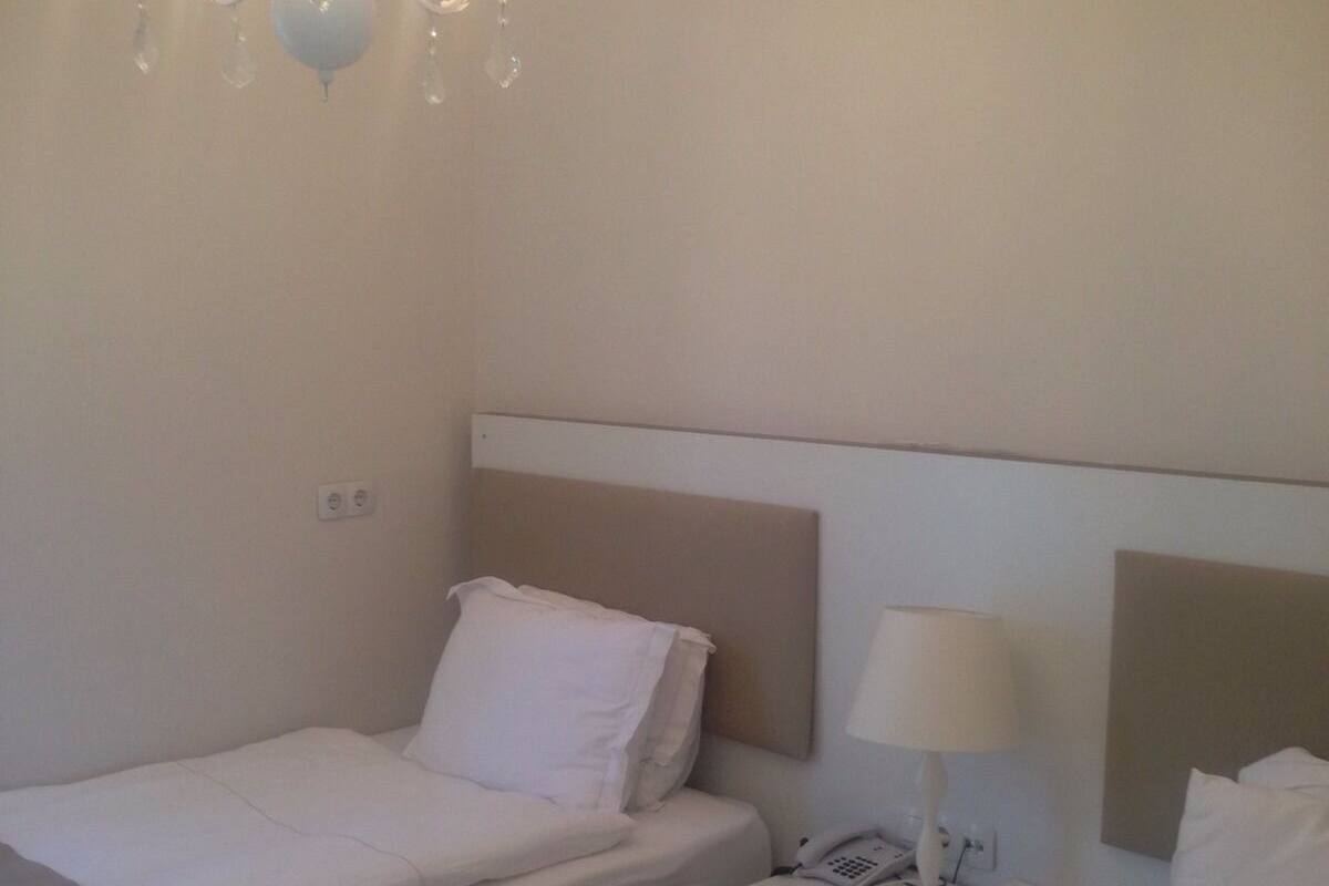 Twin Room, Garden View | Minibar, in-room safe, WiFi (free)