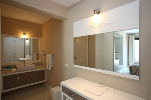 Free toiletries, hair dryer, bathrobes, slippers - Grand Yazıcı Torba Beach Club (Bodrum)