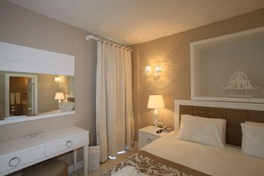 Suit Oda Bahce Manzarali | Minibar, in-room safe, free WiFi - Grand Yazıcı Torba Beach Club (Bodrum)