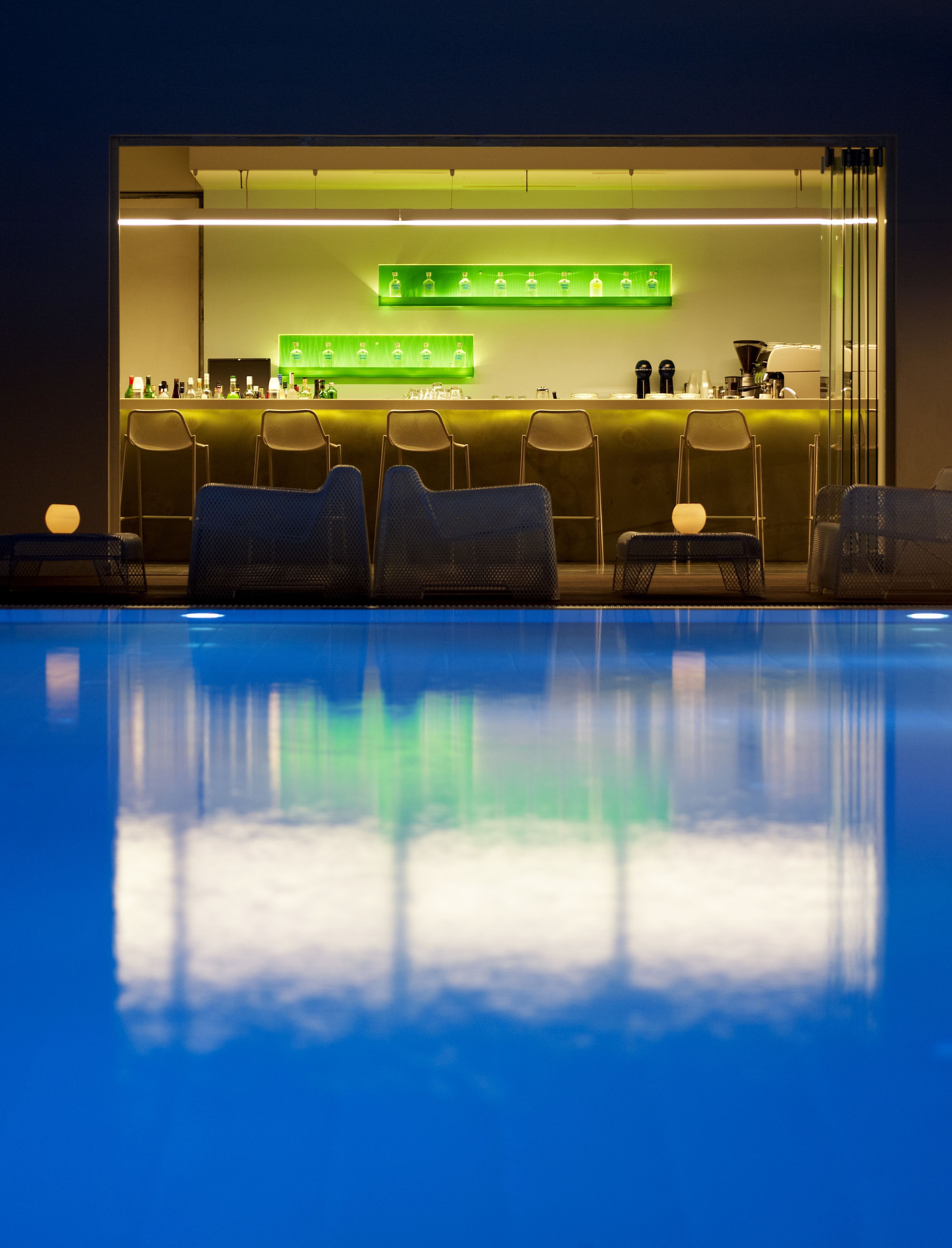 Bar ved bassenget