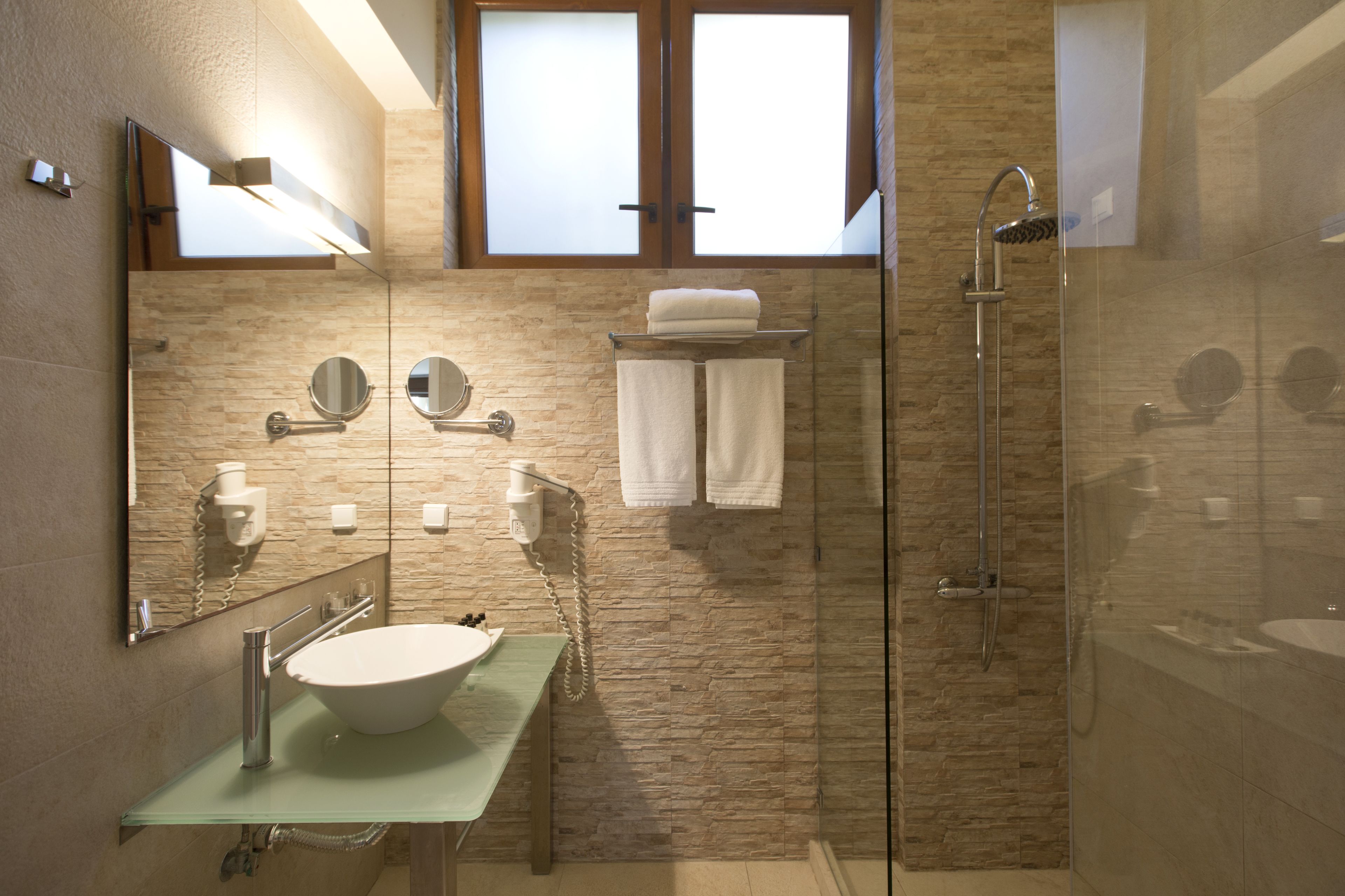 shower, rainfall showerhead, free toiletries, hair dryer