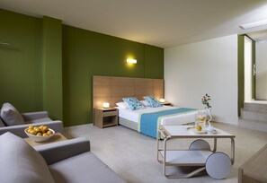 Minibar, safe på rommet, lydisolert og barnesenger (inkludert)