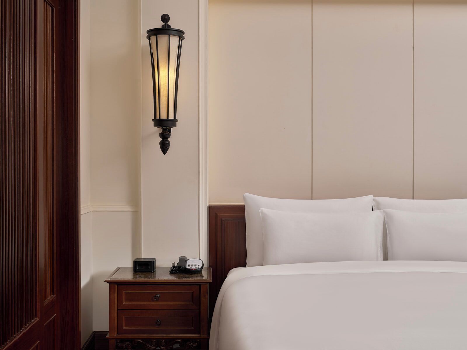 Premium | Down comforters, minibar, in-room safe, desk