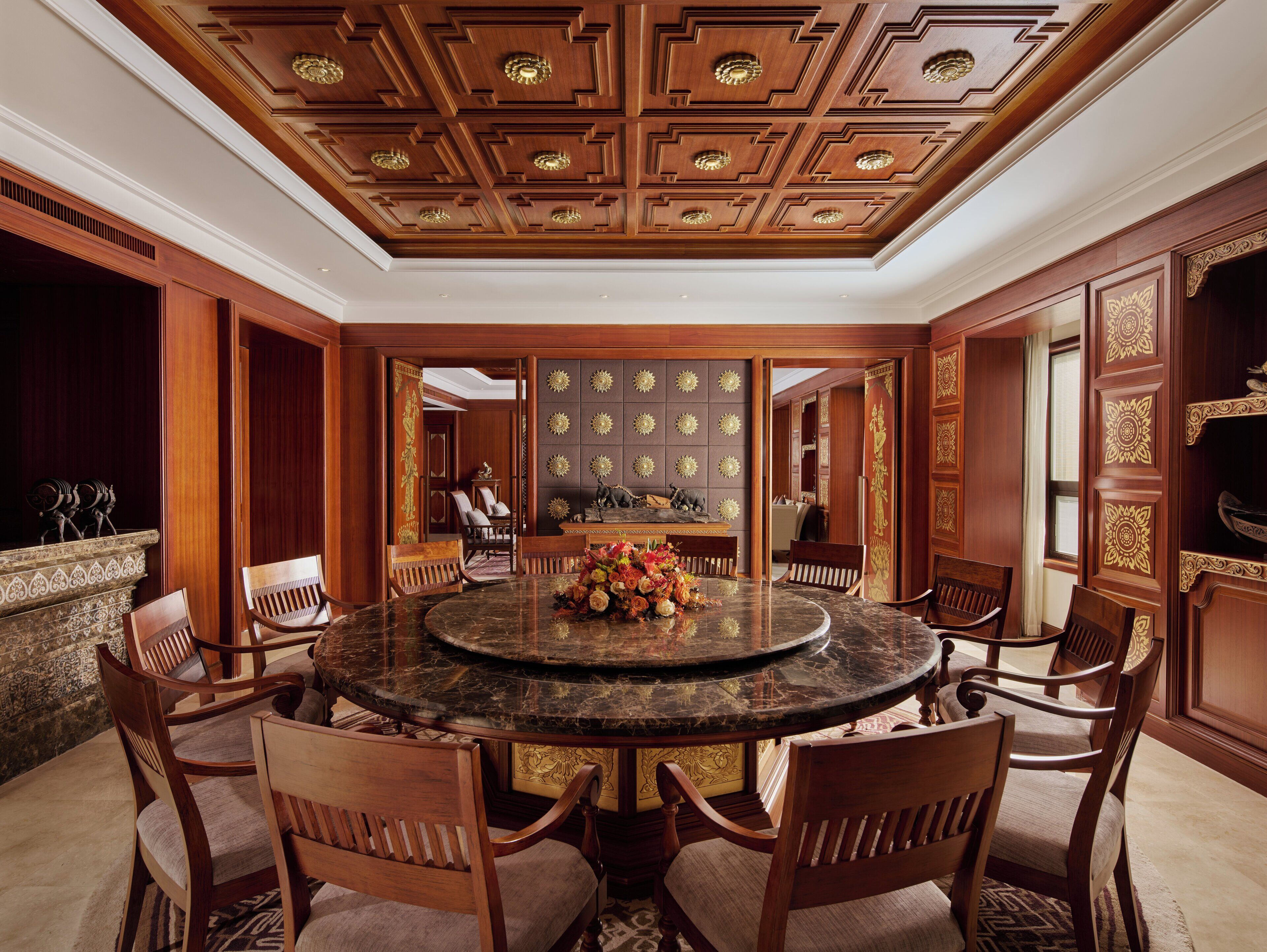 Suite, 2 soverom | Minibar, safe på rommet, skrivebord og strykejern/-brett