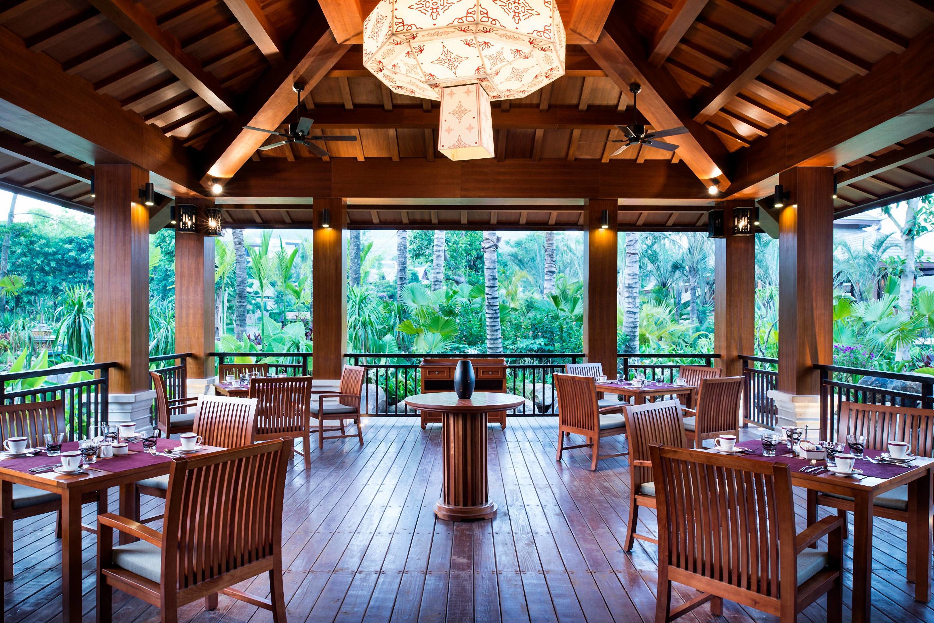 4 restaurants, breakfast, lunch, dinner served; Chinese cuisine