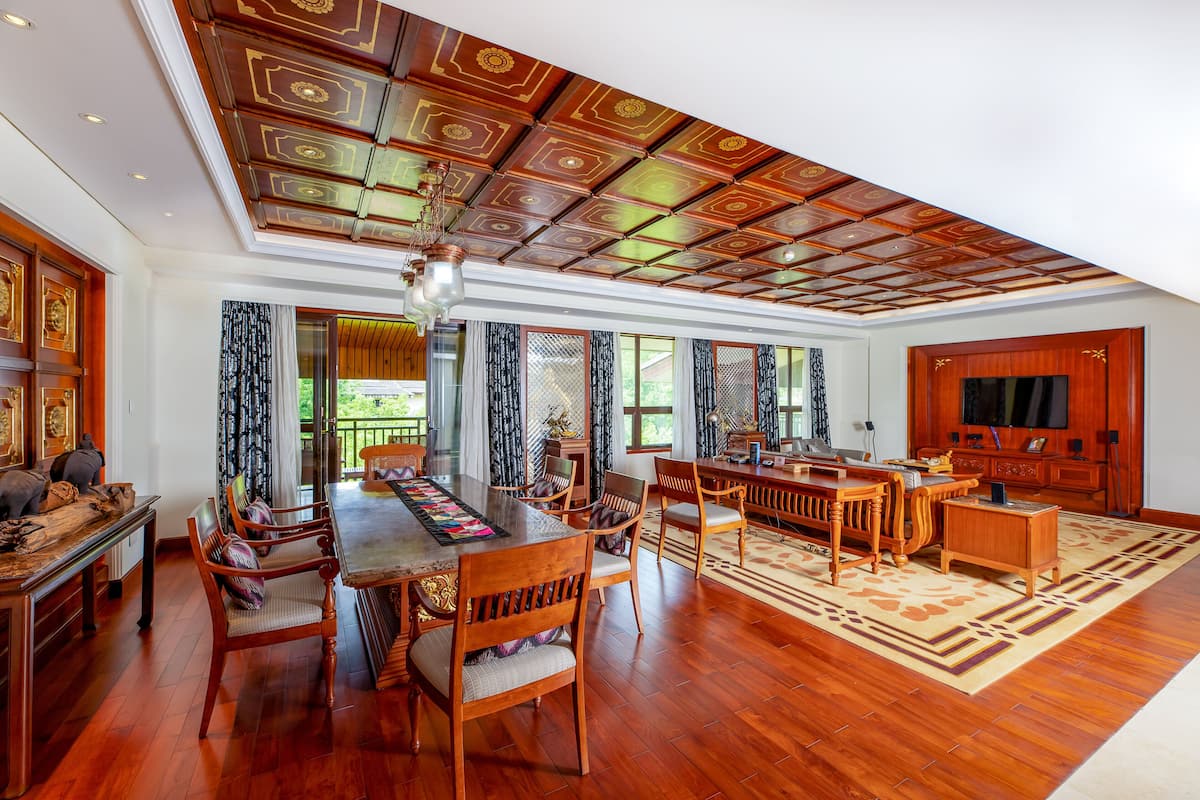 1 Bedroom Ambassador Suite Dining