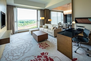 Premium bedding, pillowtop beds, minibar, in-room safe