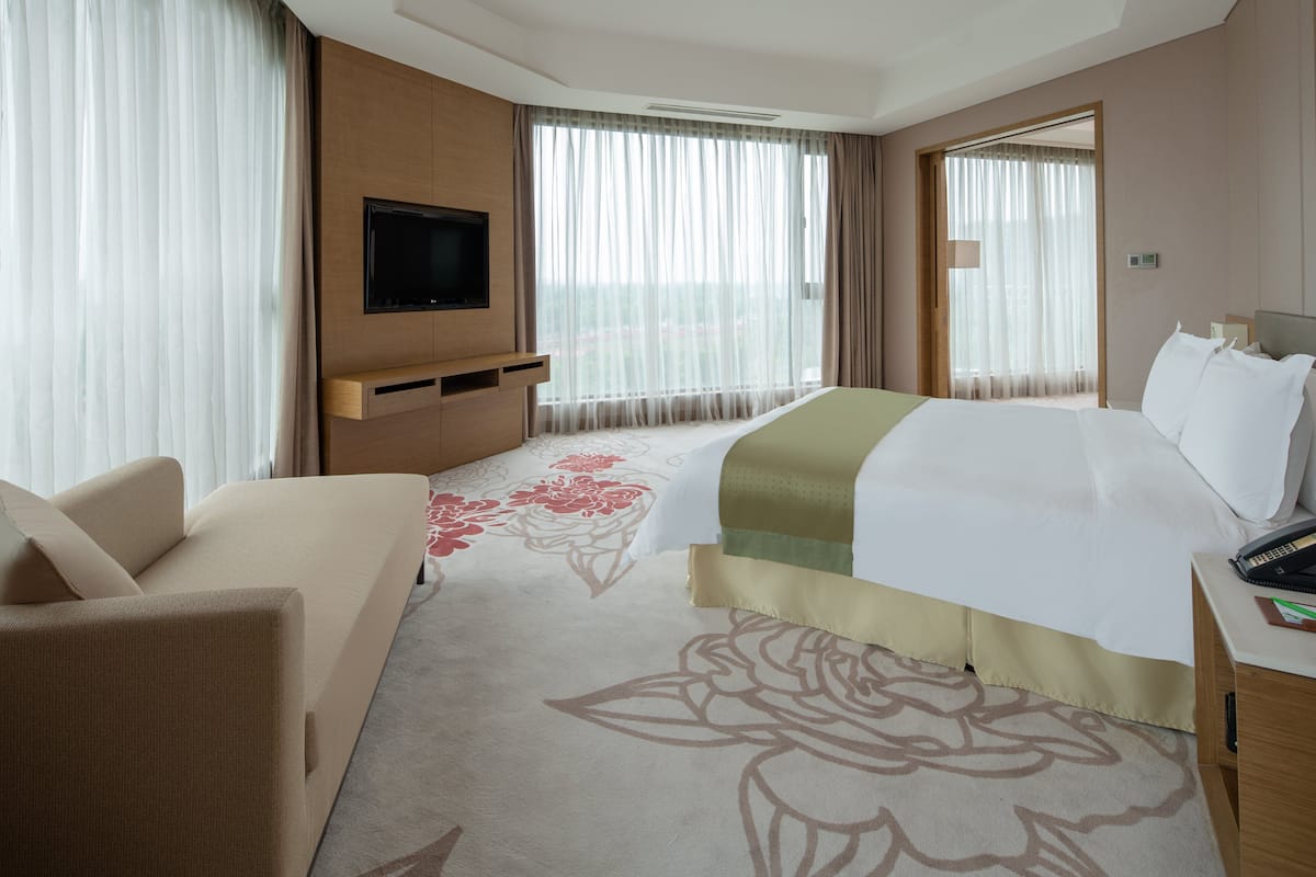 1 bedroom, minibar, in-room safe, desk
