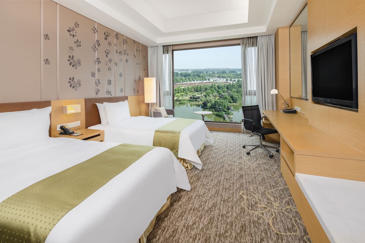 Standard Room, 2 Twin Beds, Lake View (Central Building) | Premium bedding, pillowtop beds, minibar, in-room safe